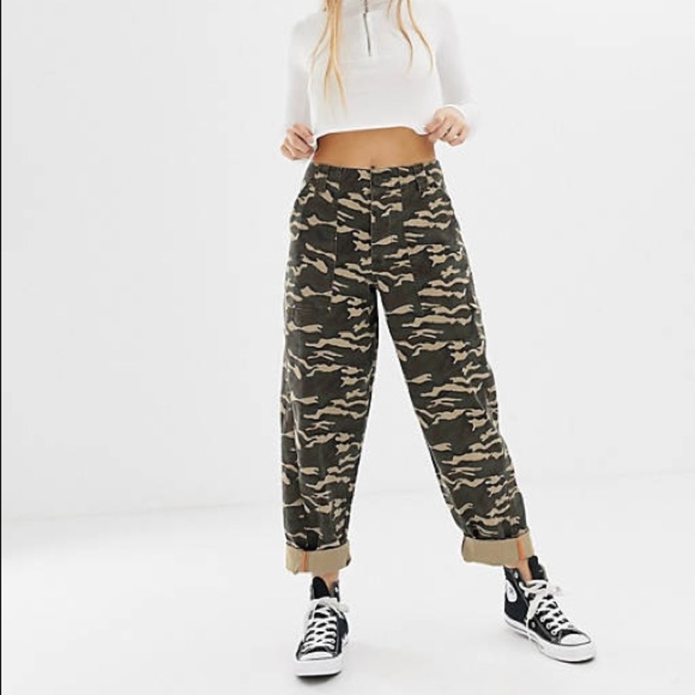 Mid-Rise Wide Leg Camo Pants - Size 12 US